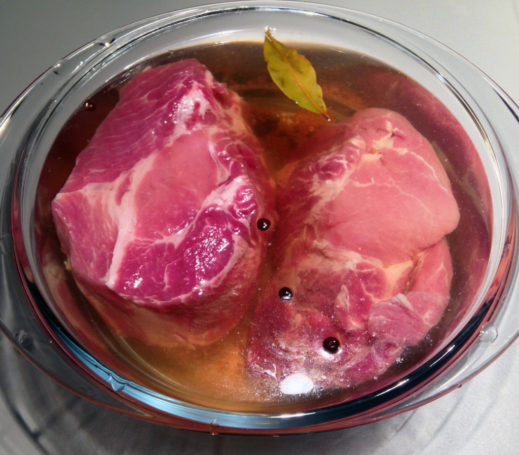 The Meat Project: BBQ Cider-Brined Pork Neck. In Cider gesurter, gegrillter Schweinsschopf.