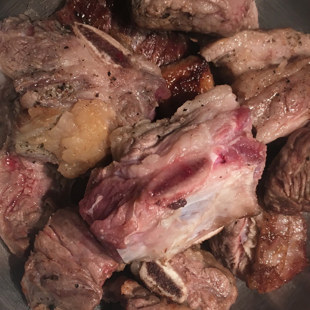 The Meat Project - beef - Rind - Braised Beef Short Ribs with Gremolata. Geschmortes Beinfleisch mit Gremolata - Alice Waters
